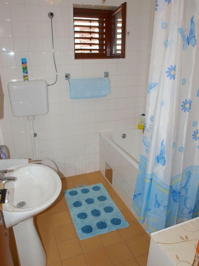 Apartments Mirja - 100M From The Beach & Parking โตรกีร์ ภายนอก รูปภาพ