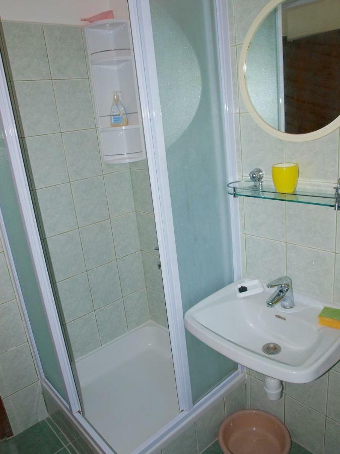 Apartments Mirja - 100M From The Beach & Parking โตรกีร์ ภายนอก รูปภาพ